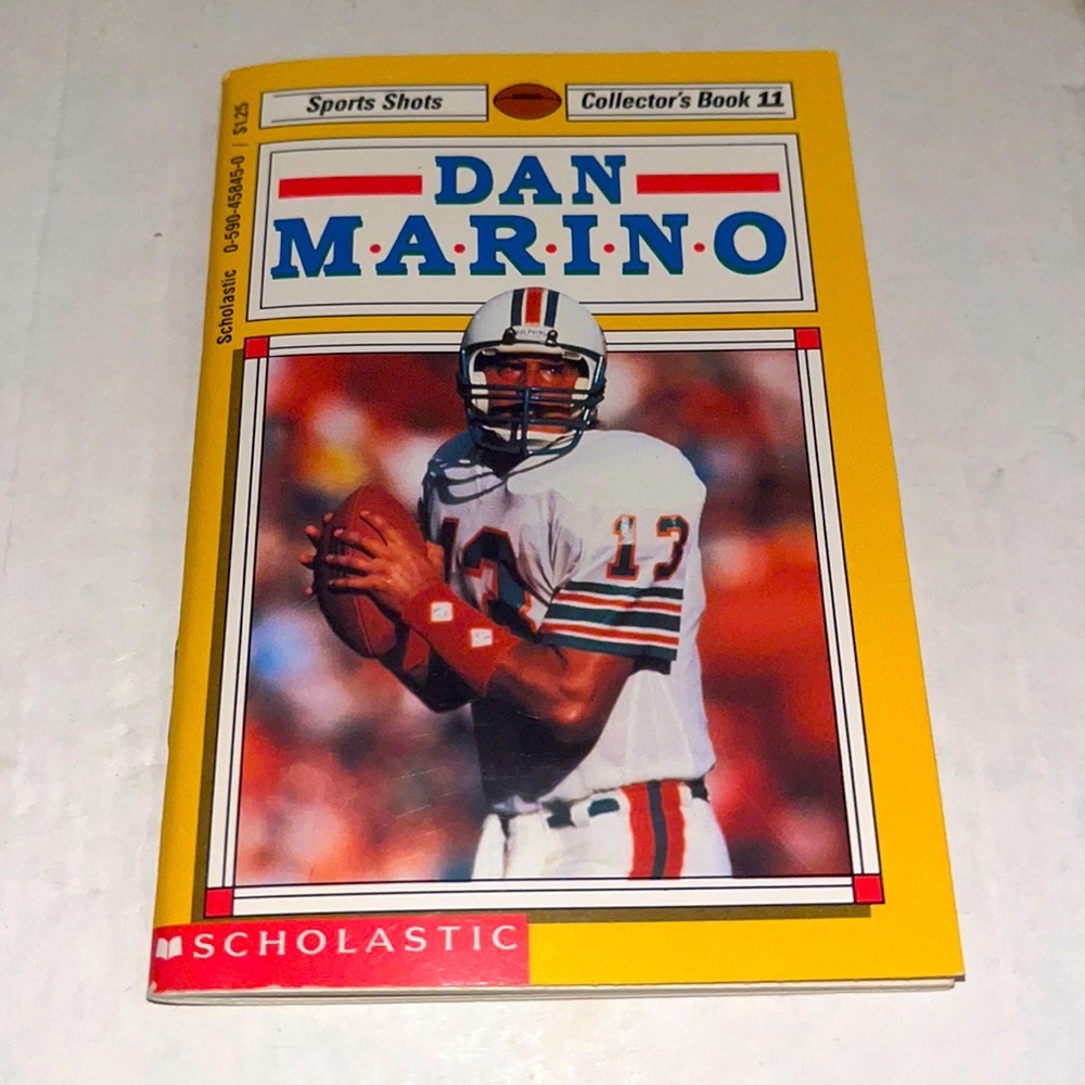 NFL 1992 Dan Marino Miami Vintage Scholastic Inc. Sports Shots Collectors Book